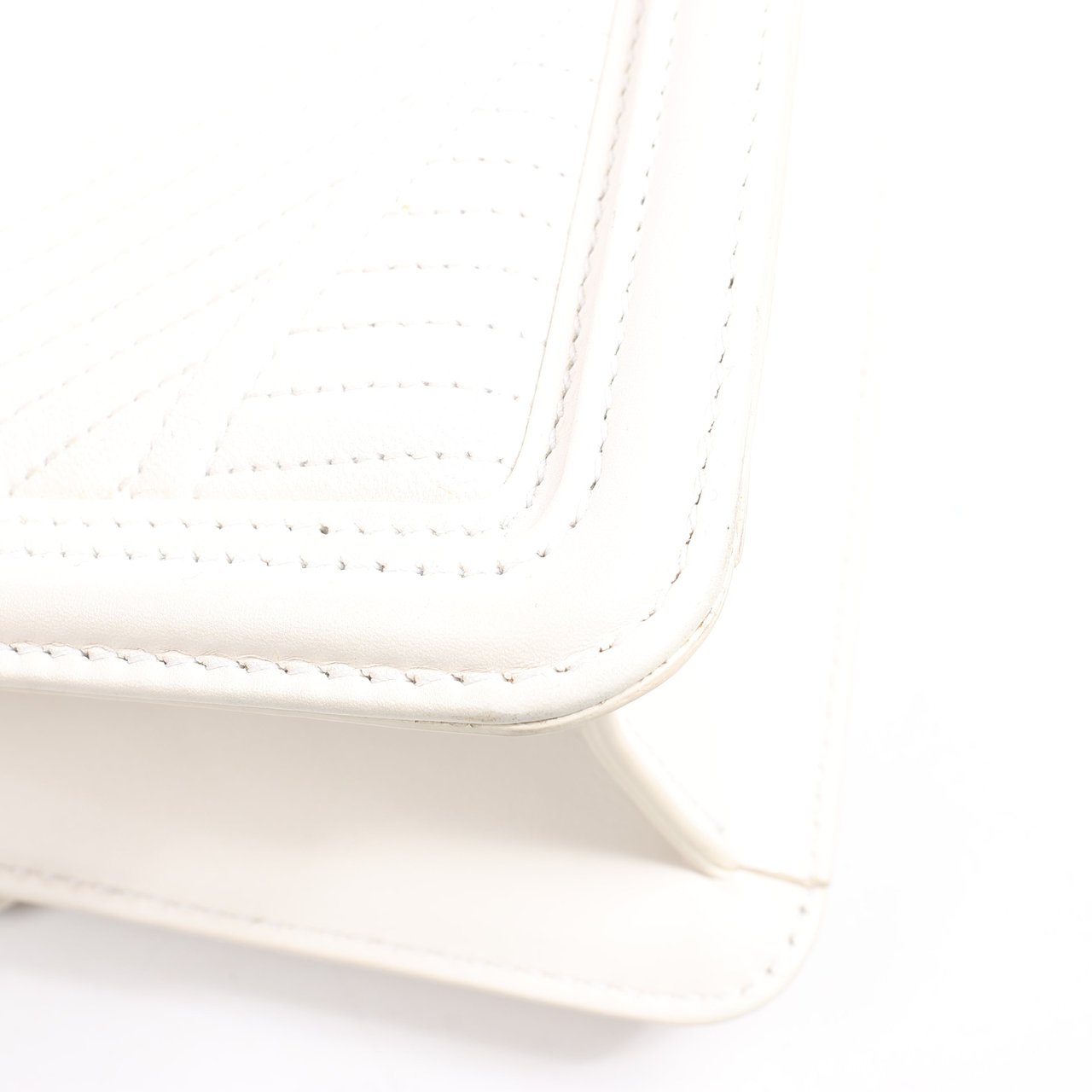 Bvlgari BVLGARI Serpenti Leather Chain Shoulder Bag in White Wit