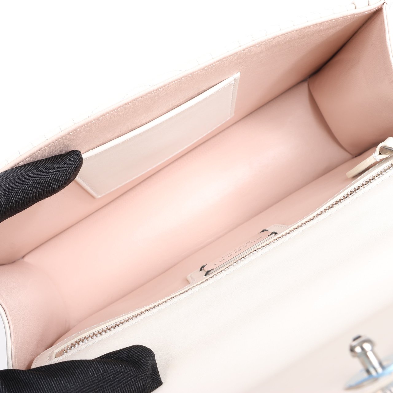 Bvlgari BVLGARI Serpenti Leather Chain Shoulder Bag in White Wit