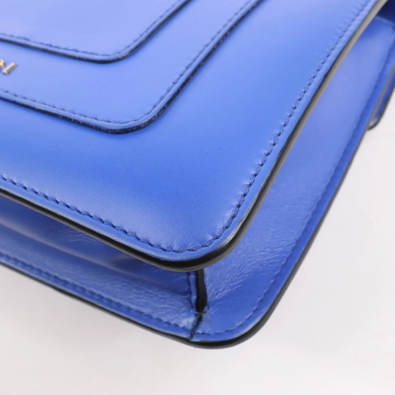 Bvlgari BVLGARI Serpenti Forever Leather Chain Shoulder Bag in Blue Blauw