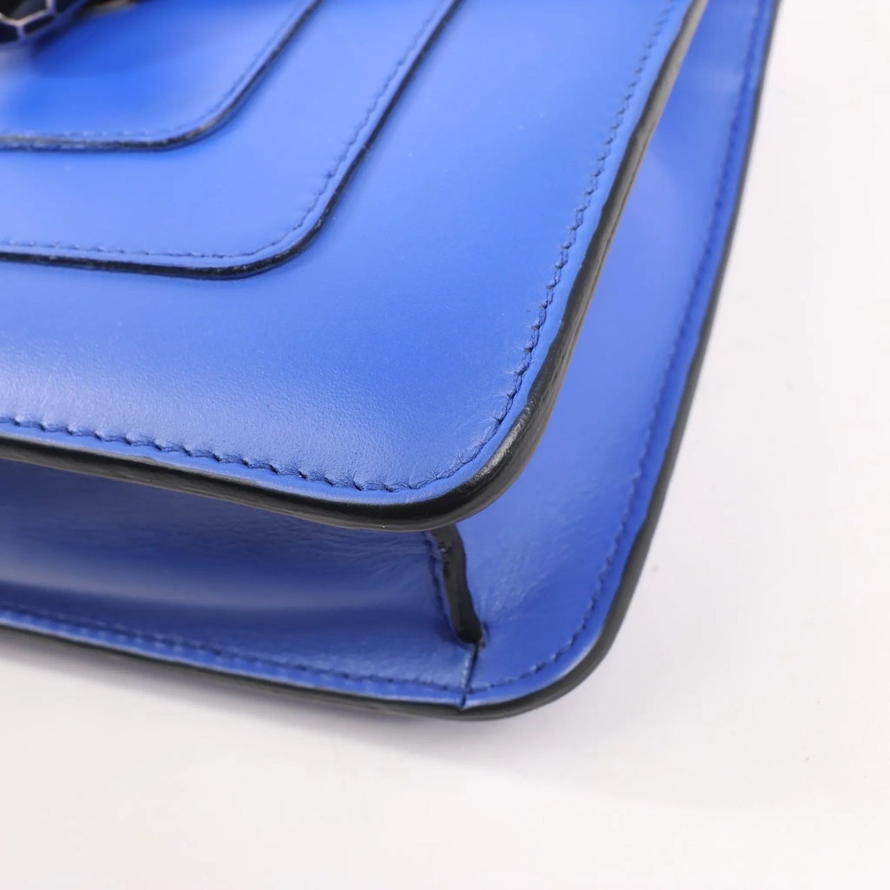 Bvlgari BVLGARI Serpenti Forever Leather Chain Shoulder Bag in Blue Blauw