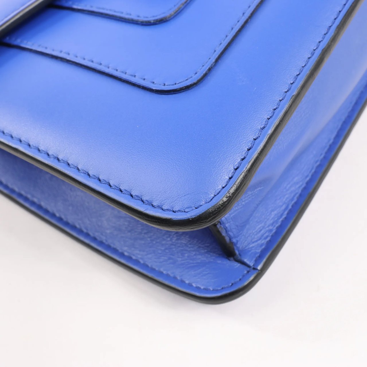 Bvlgari BVLGARI Serpenti Forever Leather Chain Shoulder Bag in Blue Blauw