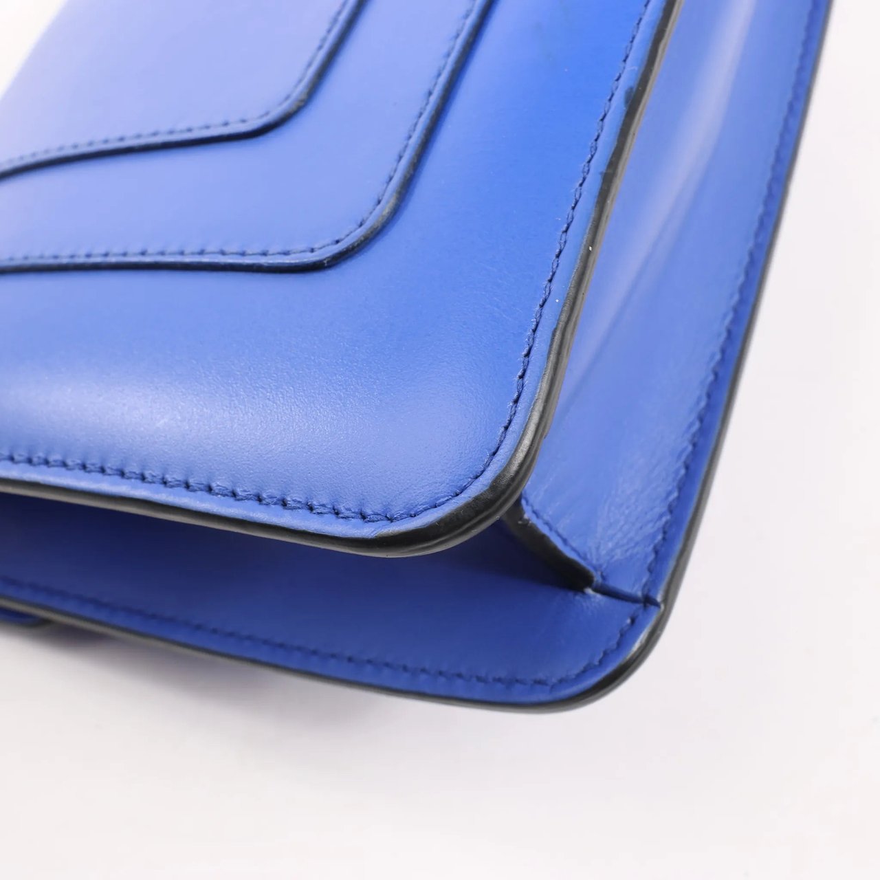 Bvlgari BVLGARI Serpenti Forever Leather Chain Shoulder Bag in Blue Blauw