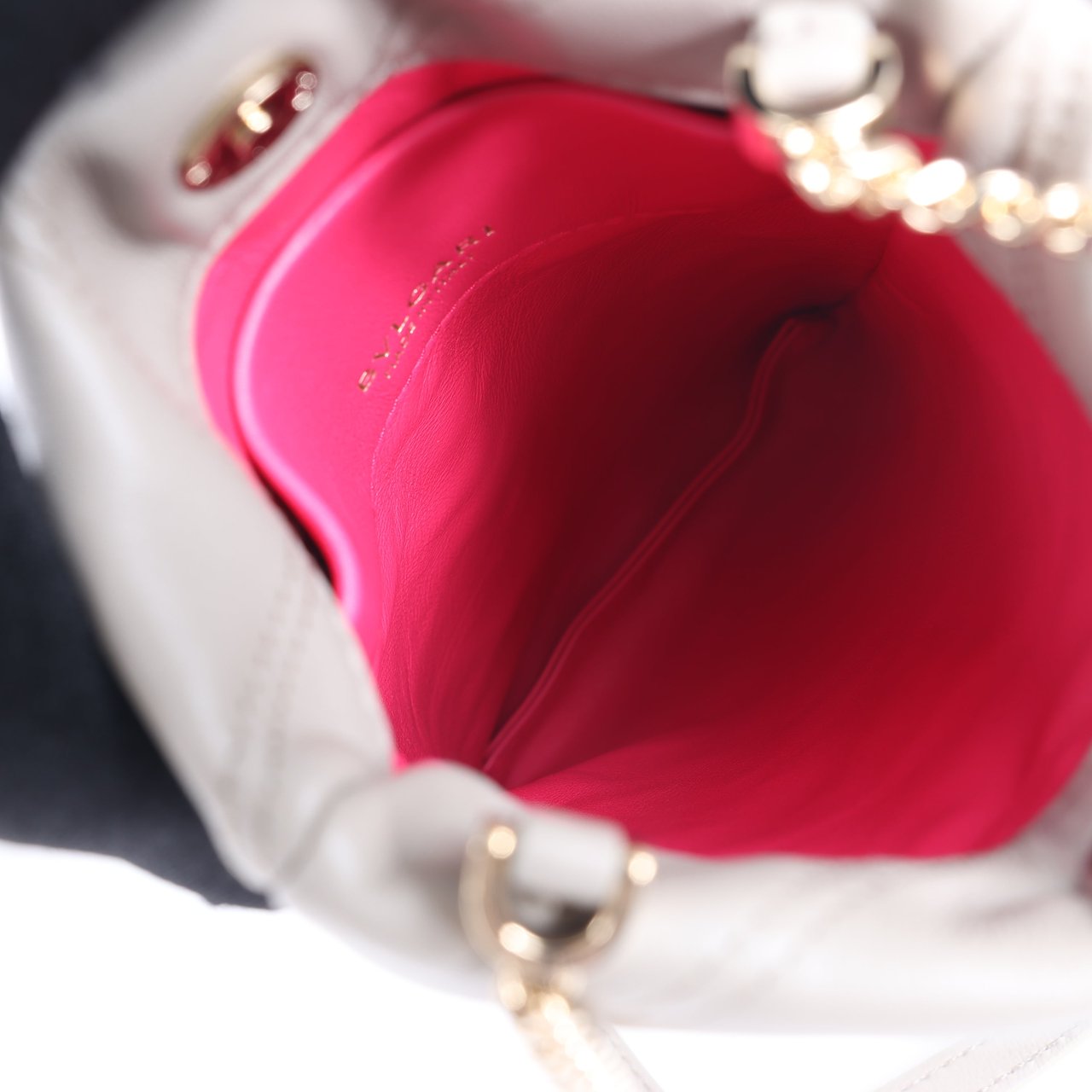 Bvlgari BVLGARI Serpenti Cabochon Chain Leather Shoulder Bag in Gray Grijs