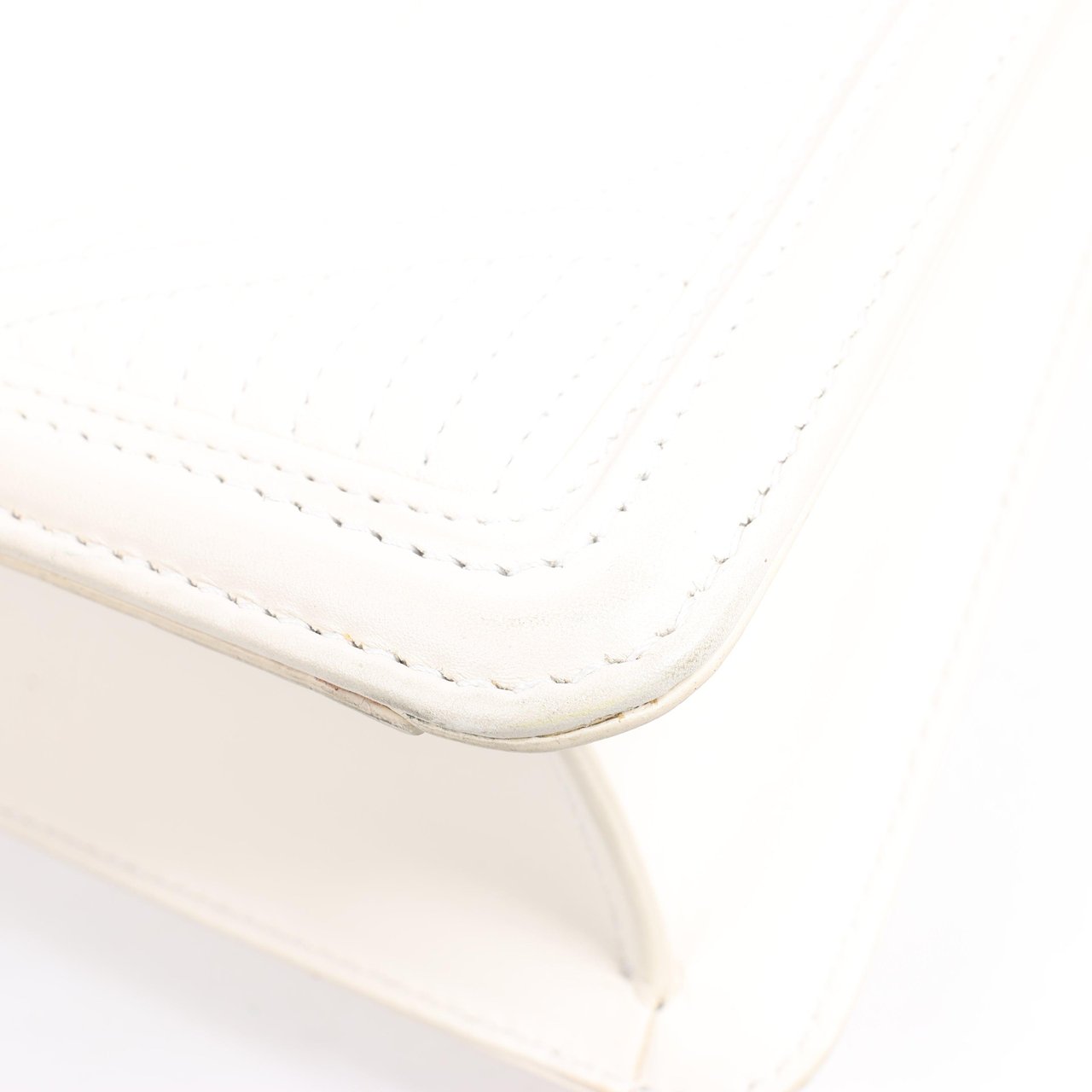 Bvlgari BVLGARI Serpenti Leather Chain Shoulder Bag in White Wit