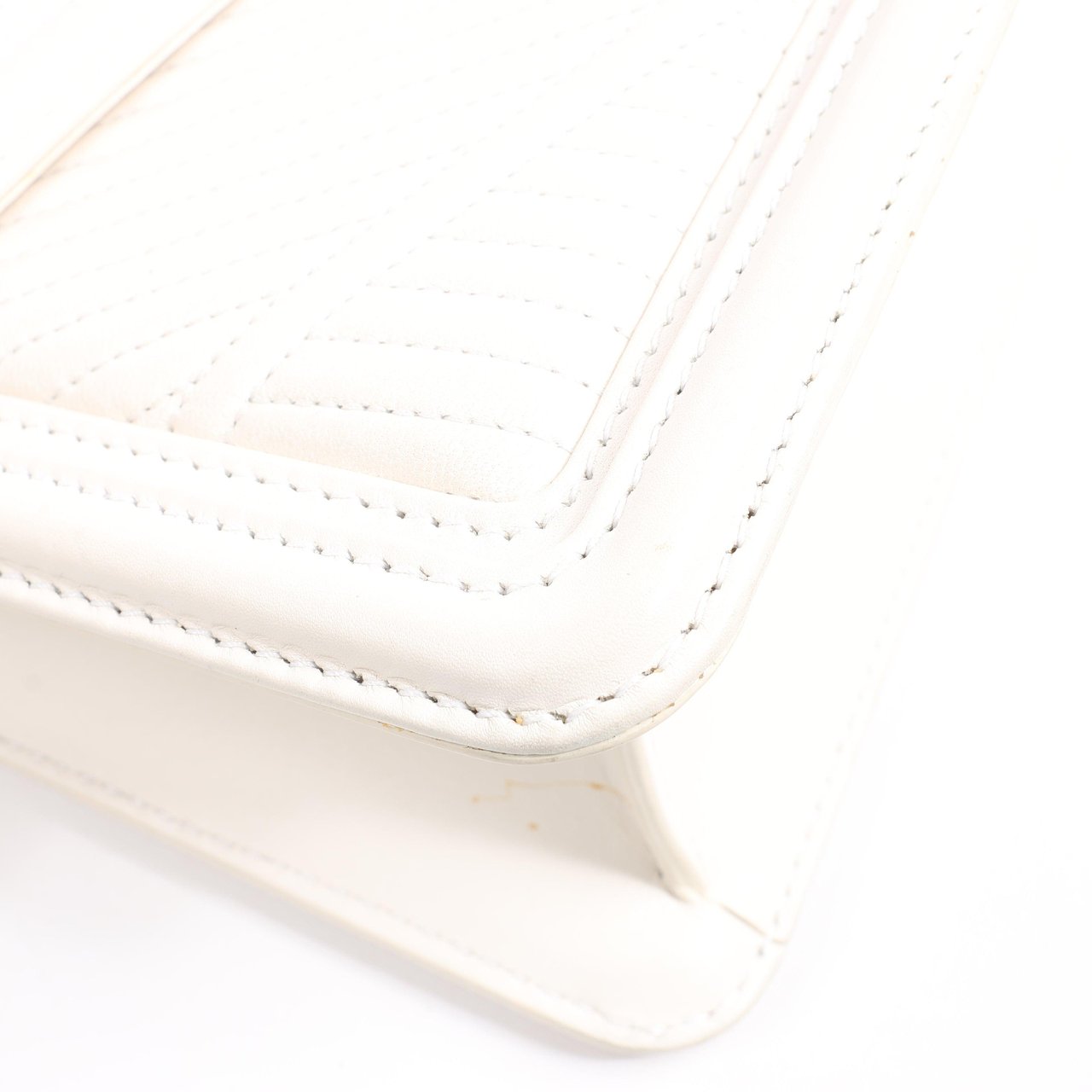 Bvlgari BVLGARI Serpenti Leather Chain Shoulder Bag in White Wit