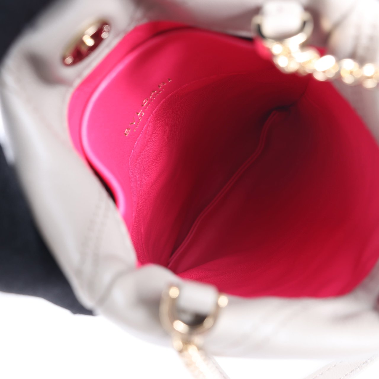 Bvlgari BVLGARI Serpenti Cabochon Chain Leather Shoulder Bag in Gray Grijs