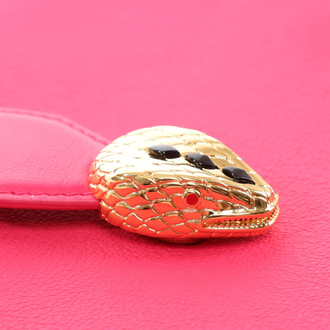 BVLGARI Serpenti Leather Shoulder Bag in Pink Roze