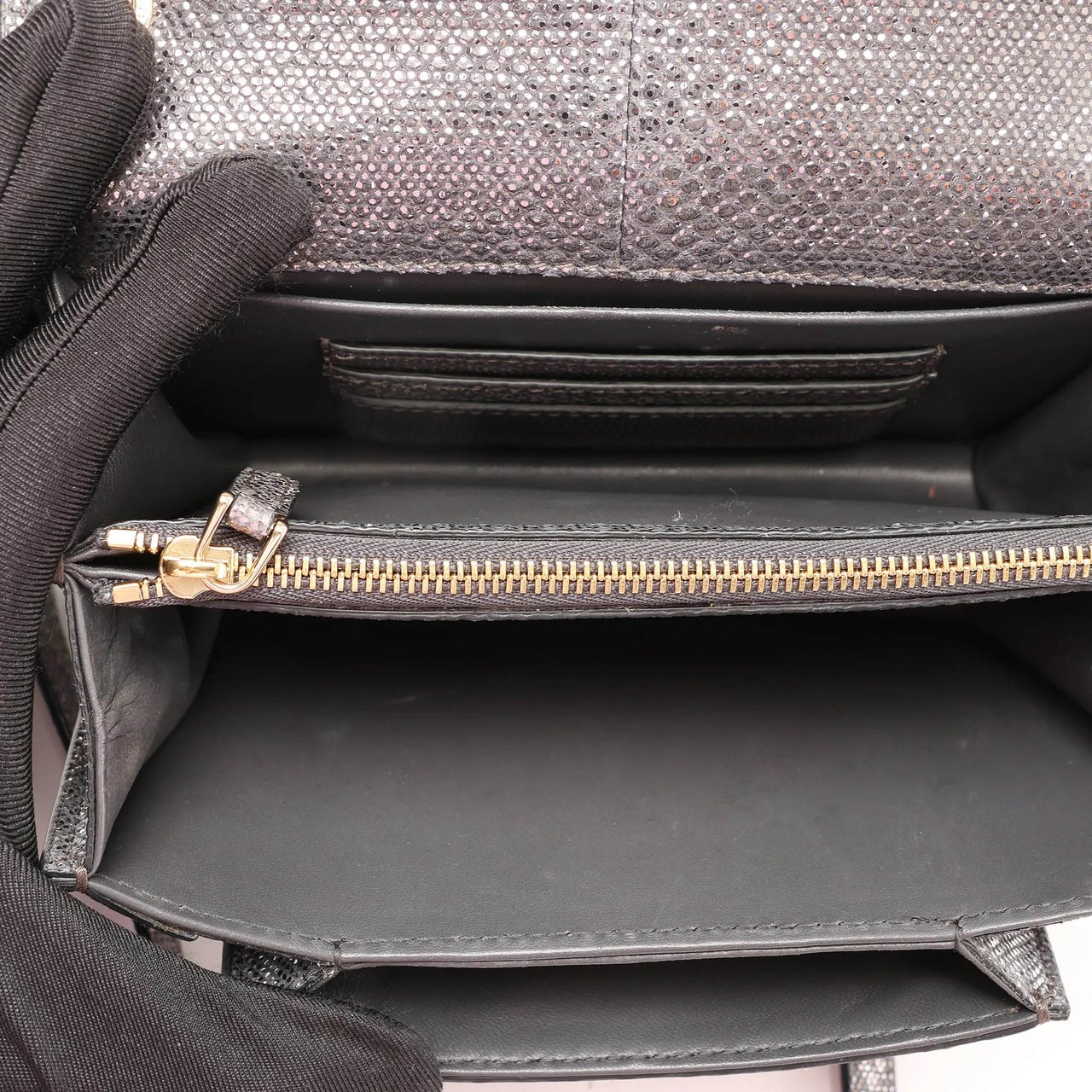 BVLGARI Serpenti Leather Chain Crossbody Bag in Gray Grijs