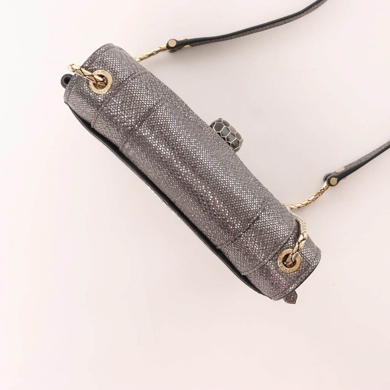 BVLGARI Serpenti Leather Chain Crossbody Bag in Gray Grijs