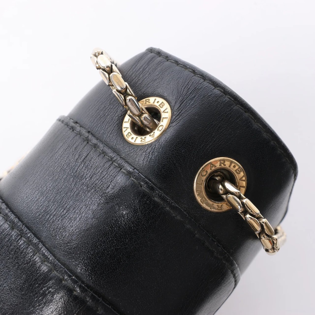 BVLGARI Serpenti Leather Chain Crossbody Bag in Black Grijs