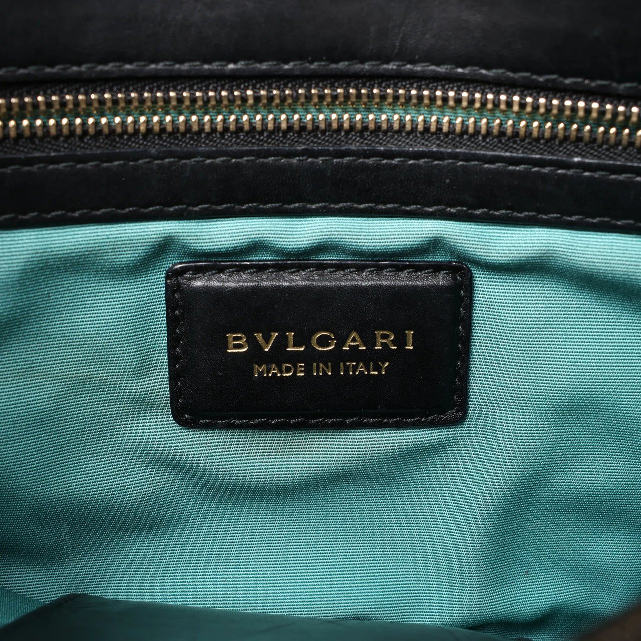 BVLGARI Serpenti Leather Chain Crossbody Bag in Black Grijs