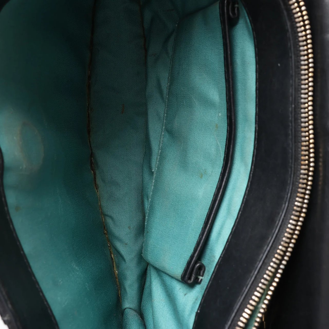 BVLGARI Serpenti Leather Chain Crossbody Bag in Black Grijs