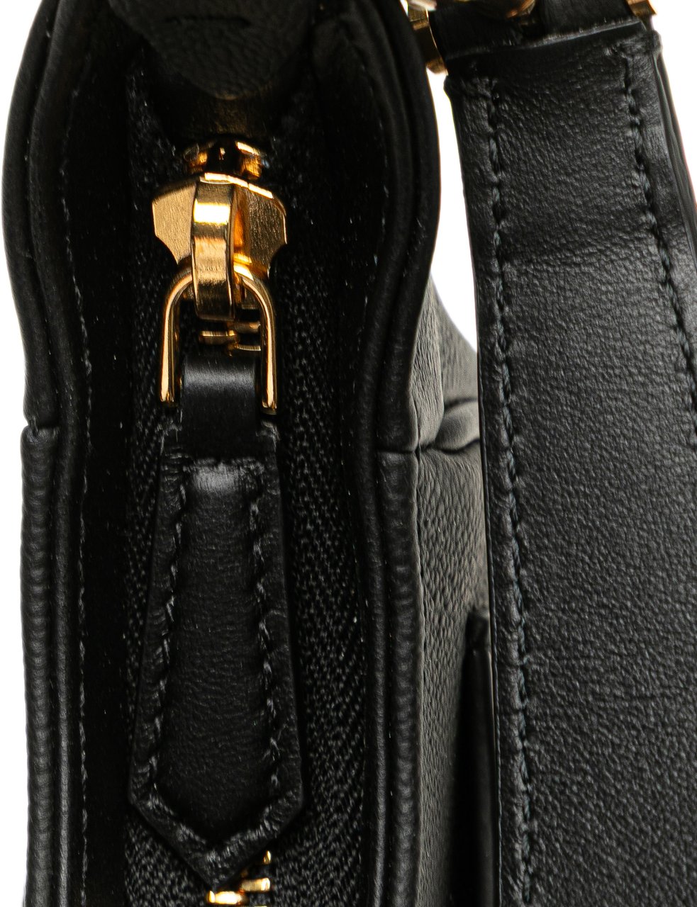 Bvlgari Small Leather Serpenti Ellipse Satchel Zwart