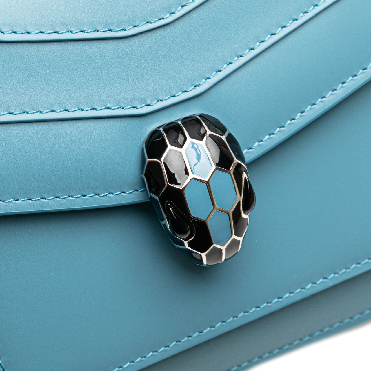 Bvlgari Leather Serpenti Forever Crossbody Blauw