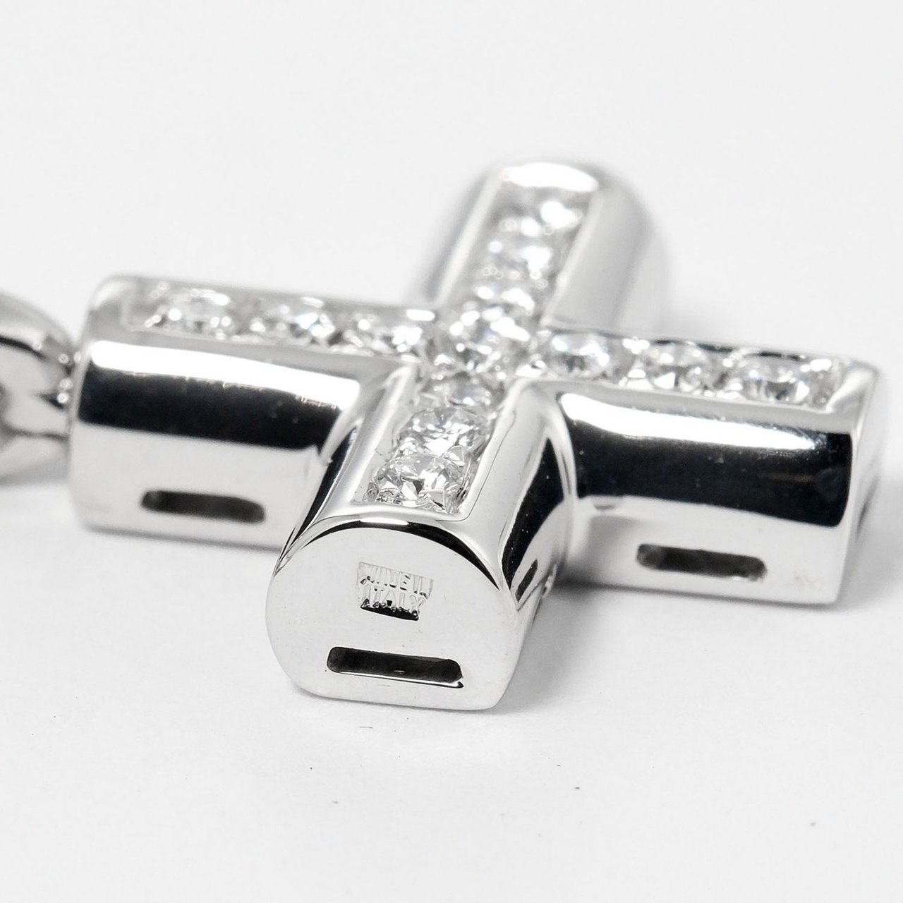 Bvlgari Croce Pendant Necklace 18K White Gold and Pave Diamonds Zilver