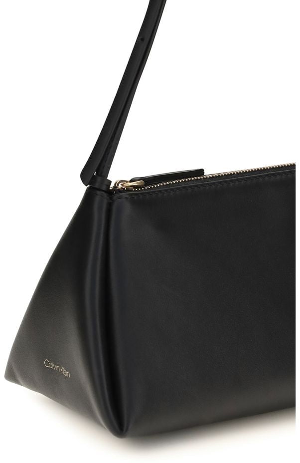 Calvin Klein Black Calf Leather Bos Taurus Handbag Zwart