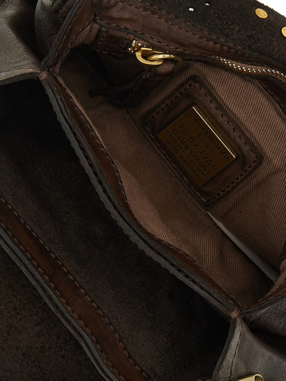 Campomaggi Medium Brown Leather Handbag with Decorative Studs and Clasp Closure Zwart