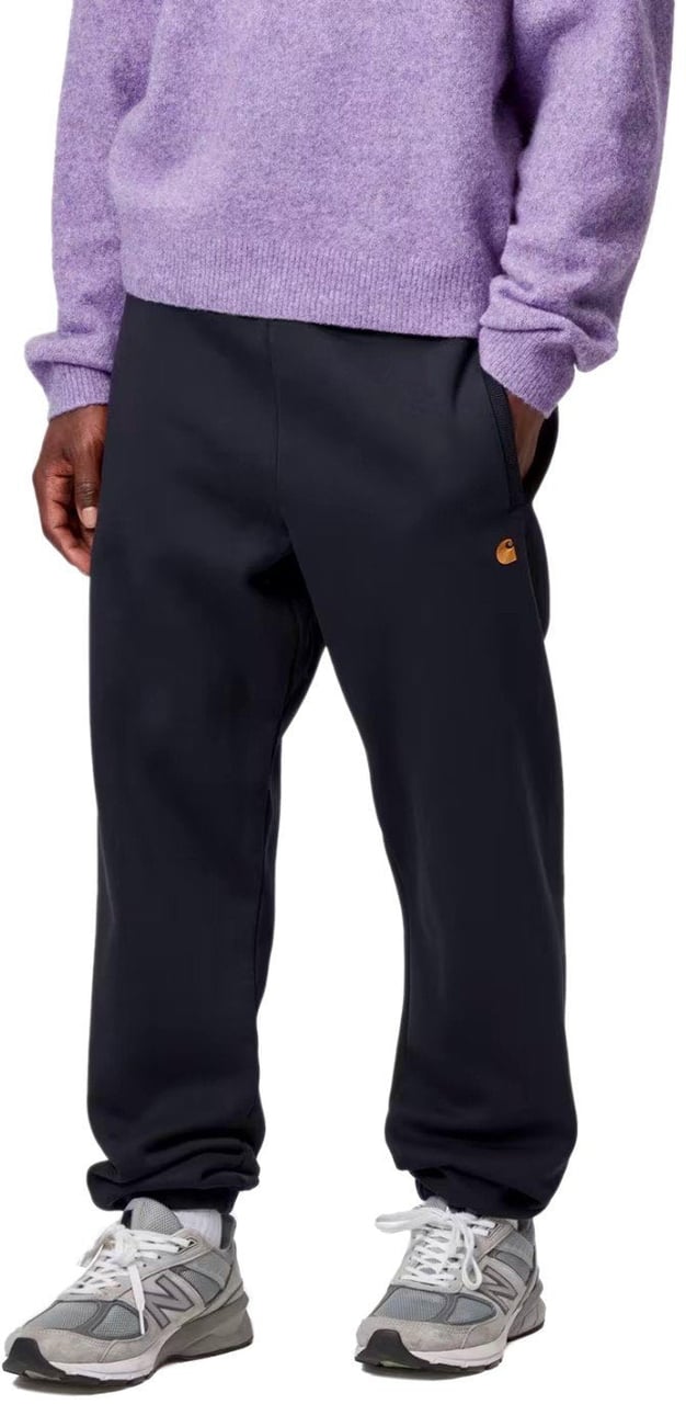 Carhartt CARHARTT WIP CHASE NAVY SWEAT PANTS Blauw