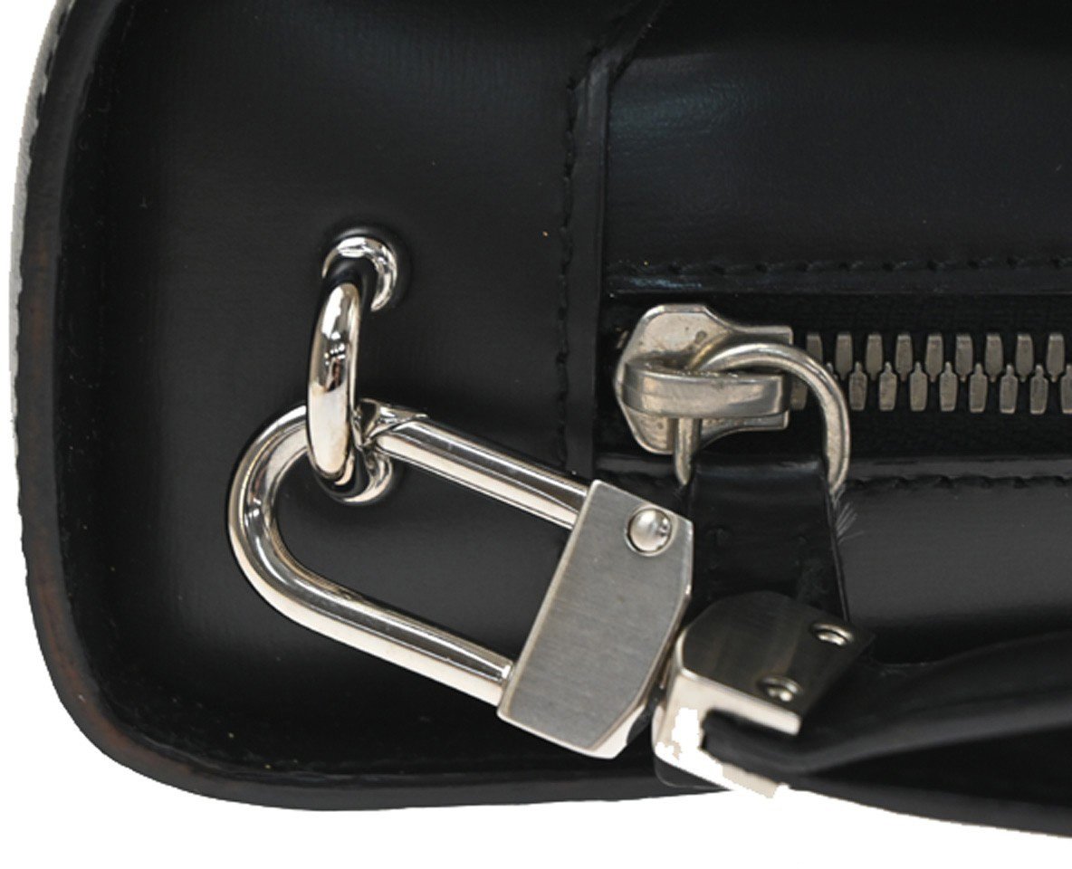 Cartier Pouch with a handle Box Calf Zwart