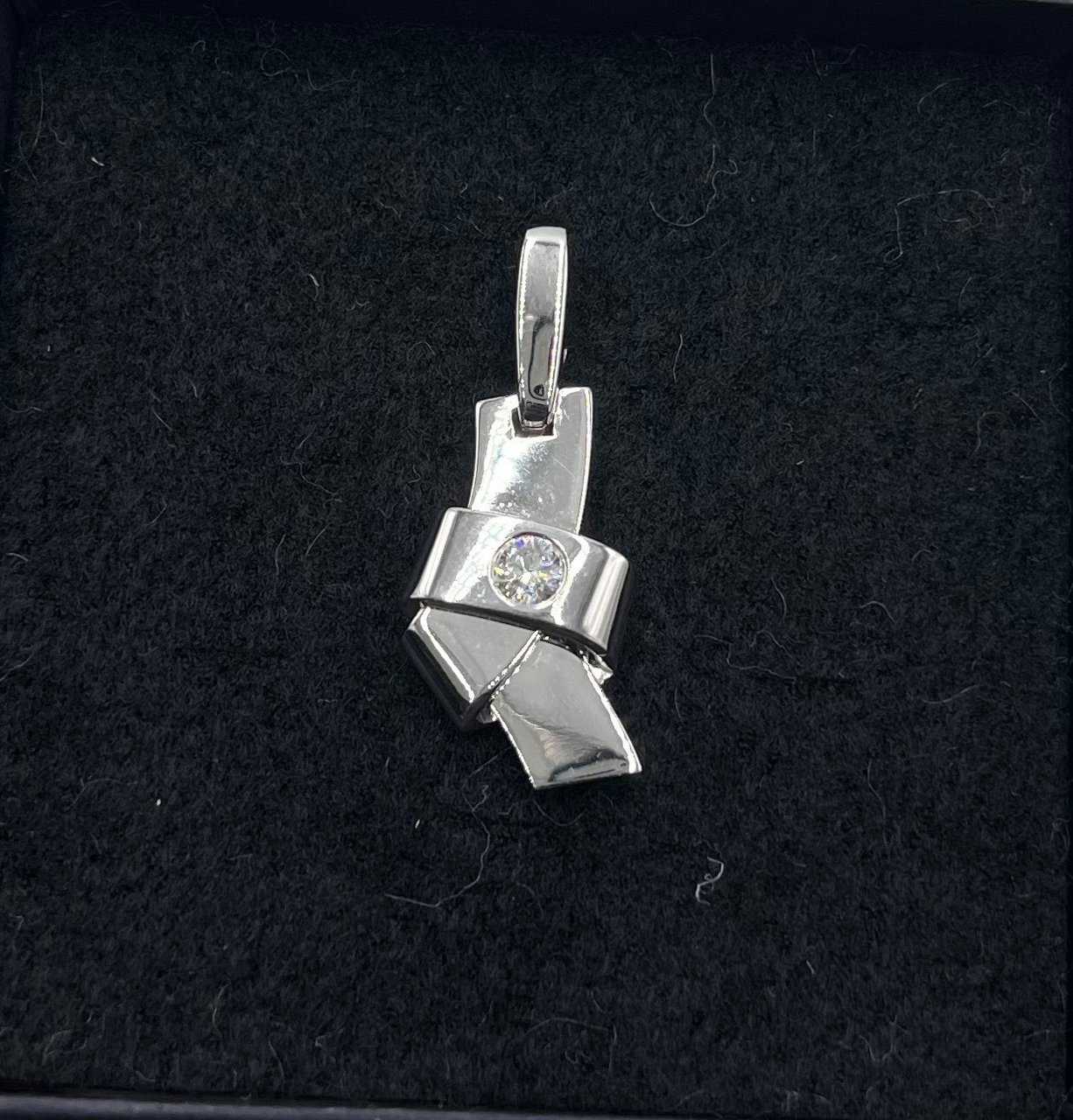 Cartier Cartier Knot Pendant Silver 2 cm Wit
