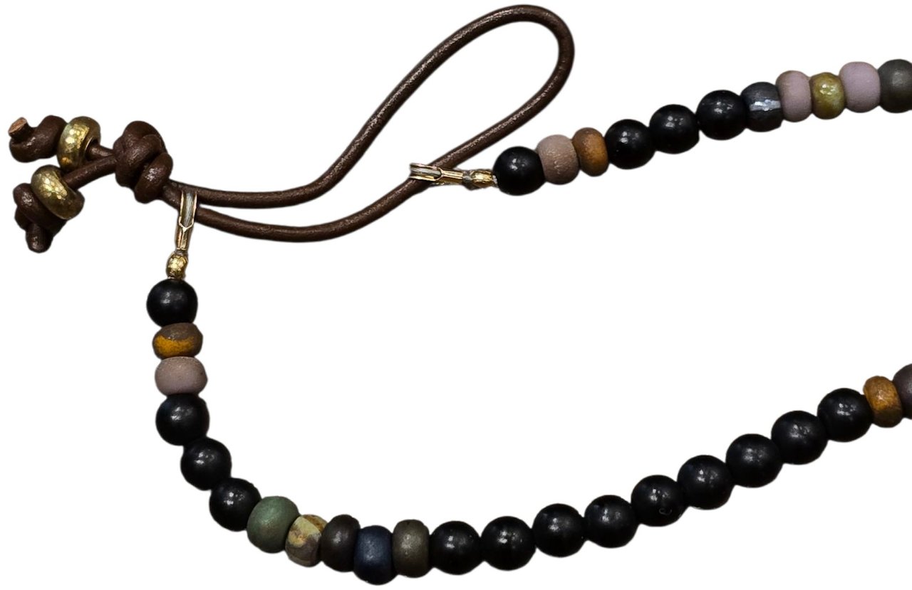 Catherine Michiels Collier Max à Kyoto bronze saphir blanc agates noires céramiques rondelles bronze bijoux Catherine Michiels Divers