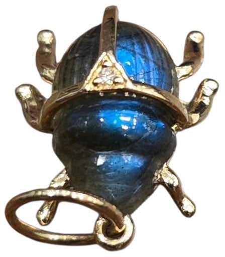Catherine Michiels Pendentif L/E MAXOU mini scarabée labradorite or jaune 14 carats 3 diamants bijoux Catherine Michiels Blauw