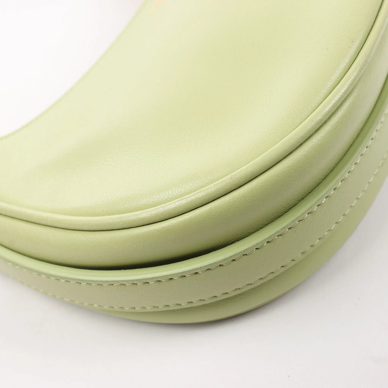 Celine CELINE Ava Leather Shoulder Bag in Green Groen