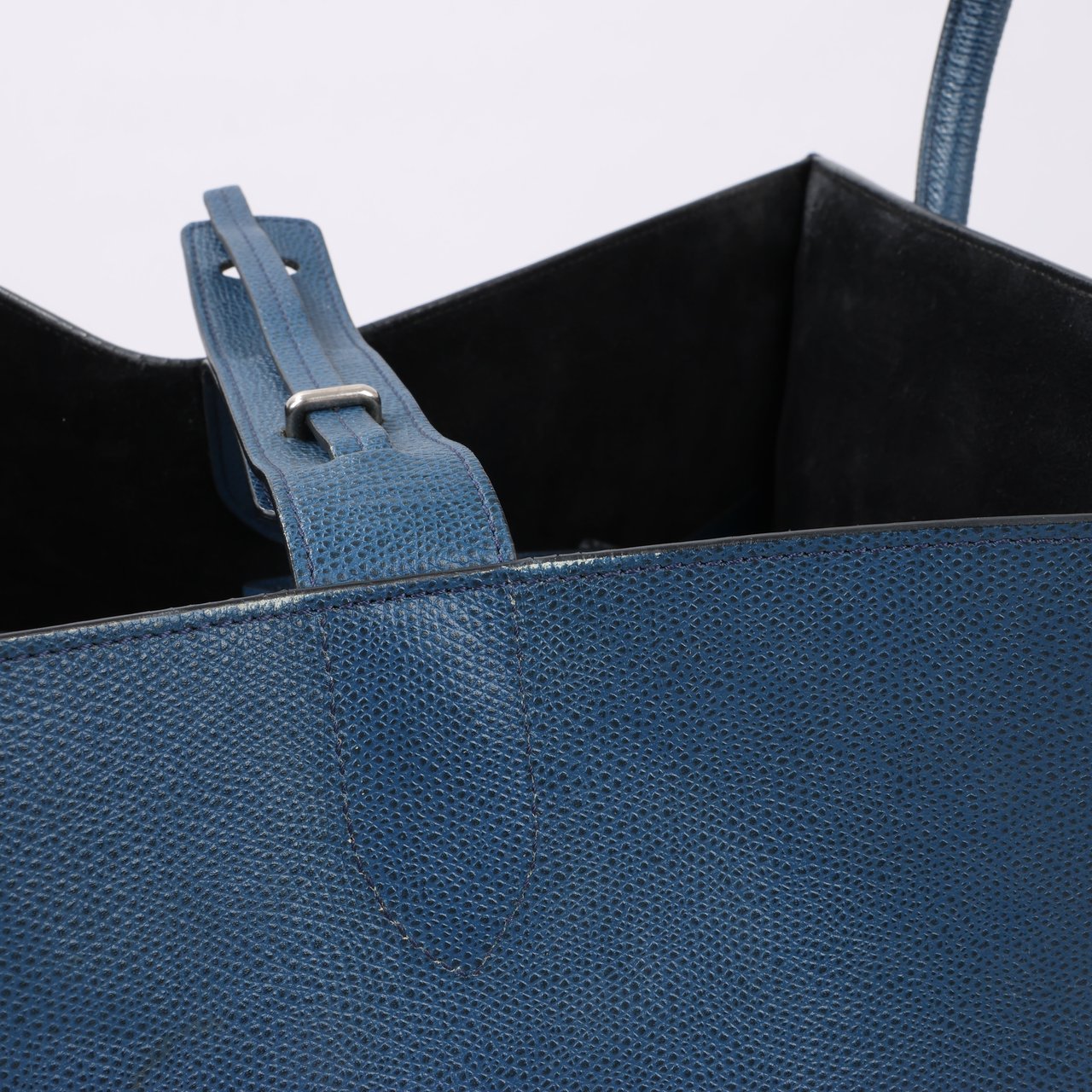 Celine CELINE Luggage Phantom Medium Grained Leather Handbag in Navy Blue (Marketplaces) Navy