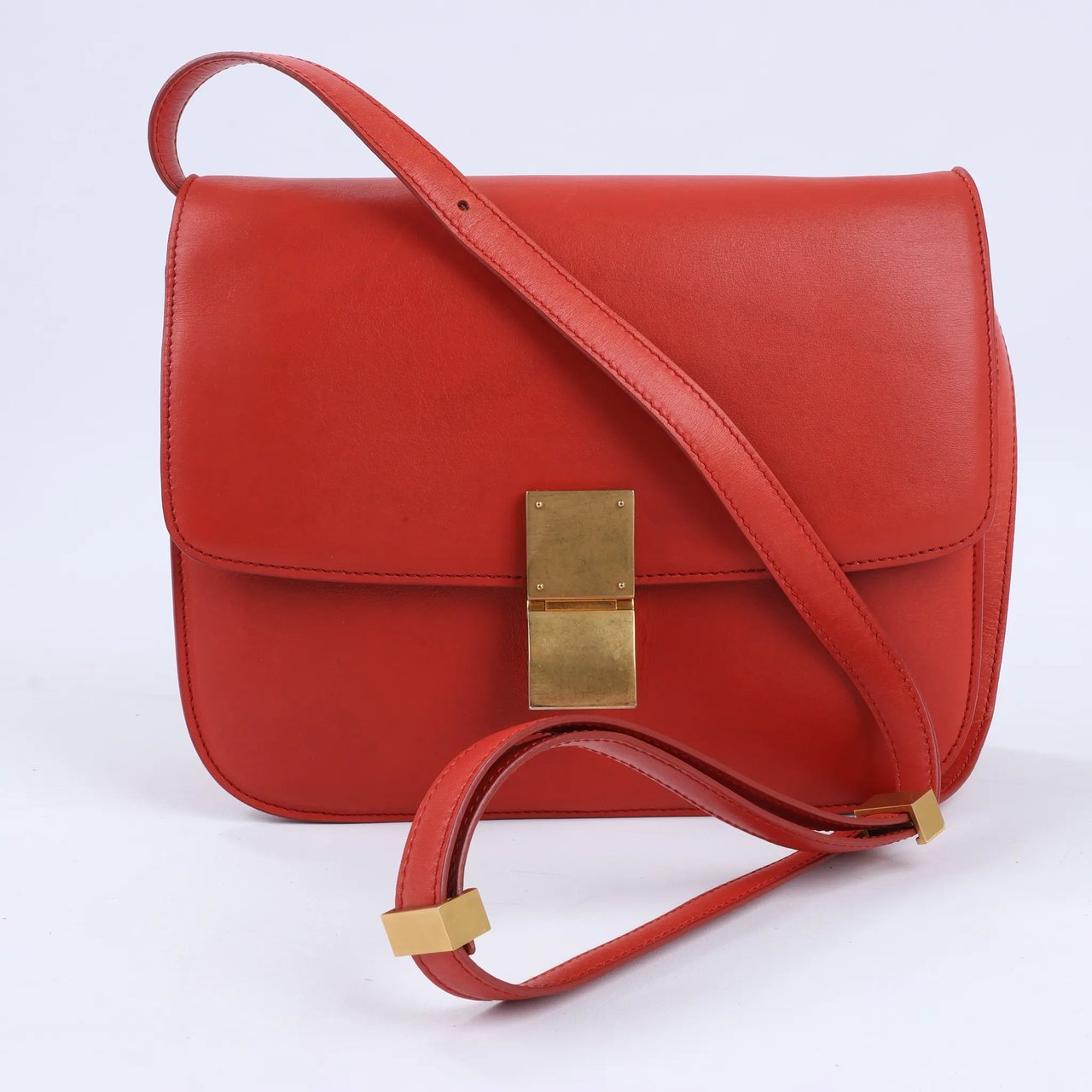 Celine CELINE Classic Box Medium Leather Shoulder Bag in Red (Marketplaces) Rood