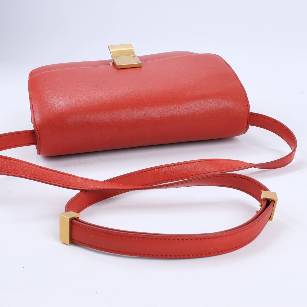 Celine CELINE Classic Box Medium Leather Shoulder Bag in Red (Marketplaces) Rood