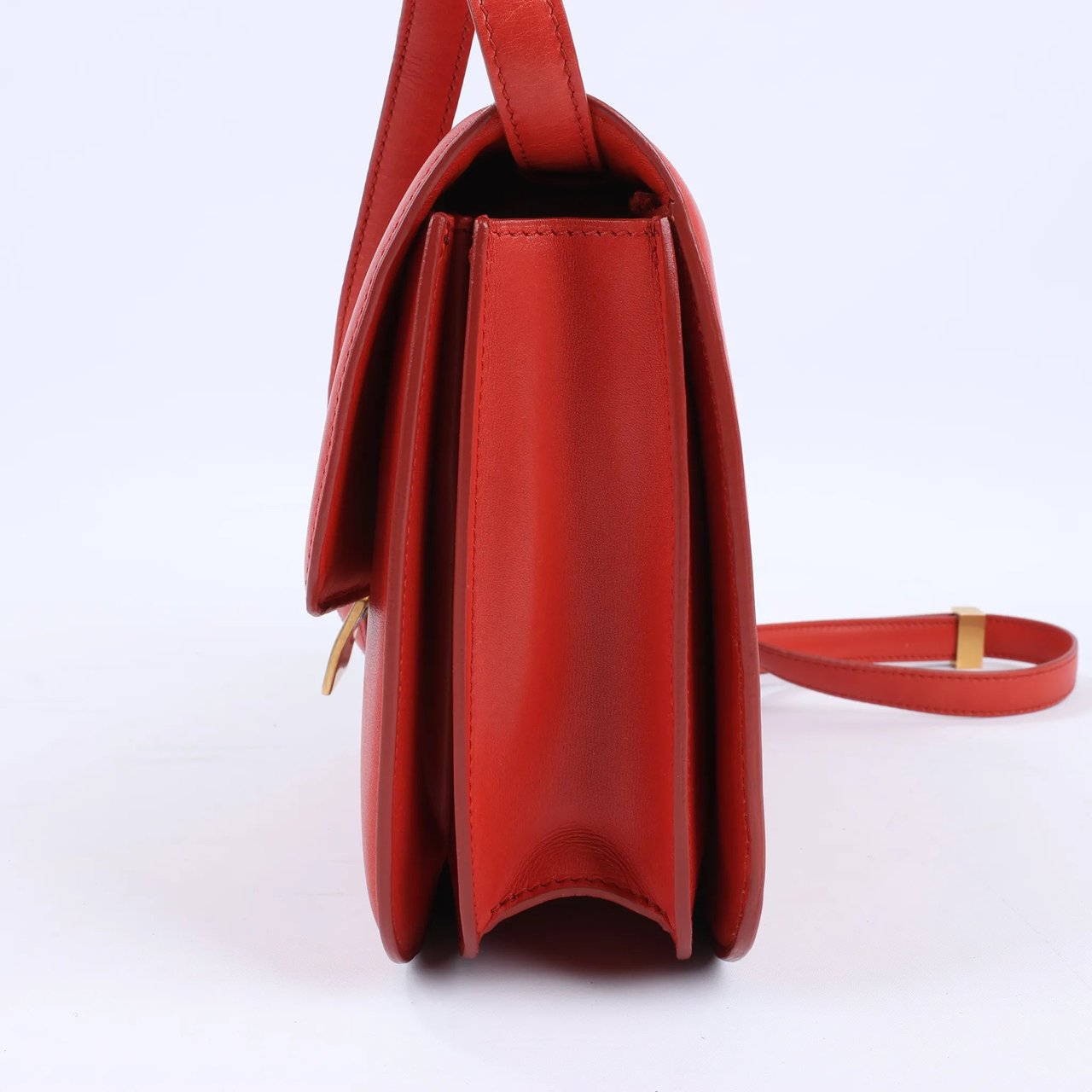 Celine CELINE Classic Box Medium Leather Shoulder Bag in Red (Marketplaces) Rood