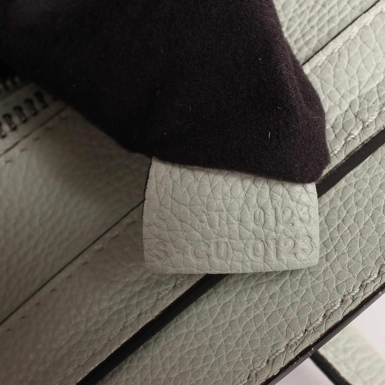 Celine Celine Luggage Micro Leather Handbag in Gray Grijs