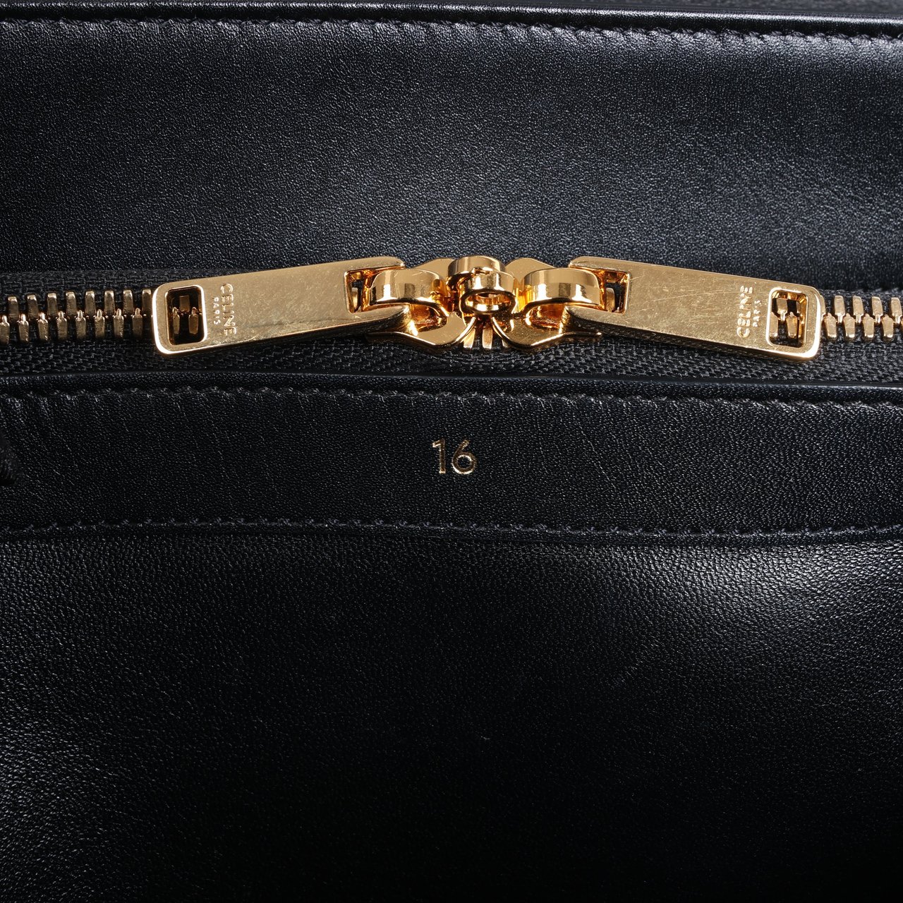 Celine Celine Sac 16 Smooth Leather Medium 2Way Handbag in Black Zwart