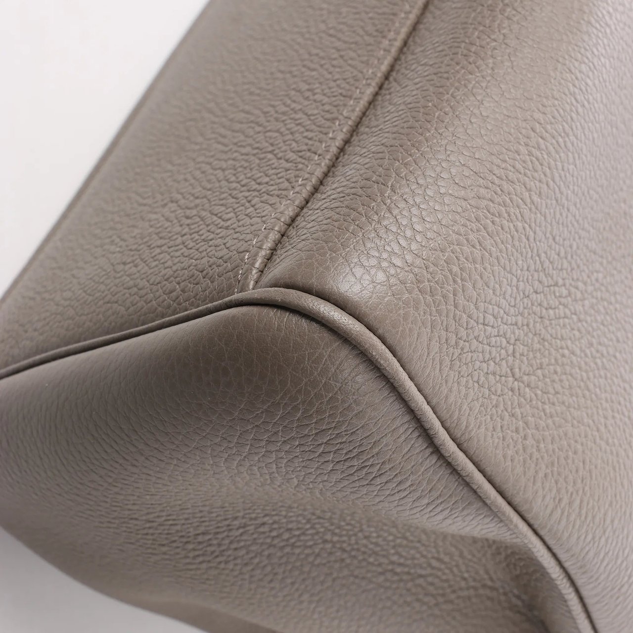 Celine Celine Sac 16 Medium Grained Leather Handbag in Gray Grijs