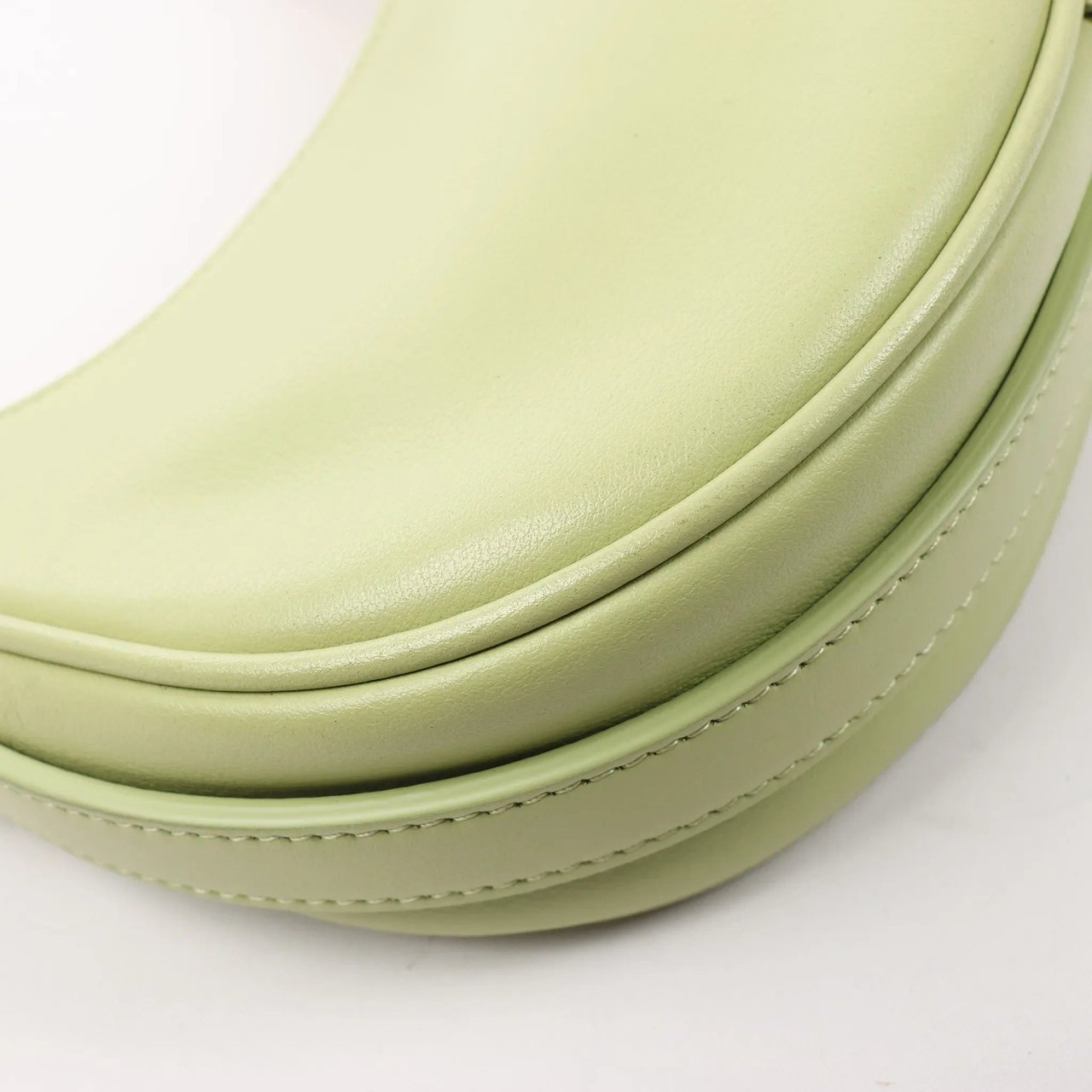 Celine CELINE Ava Leather Shoulder Bag in Green Groen