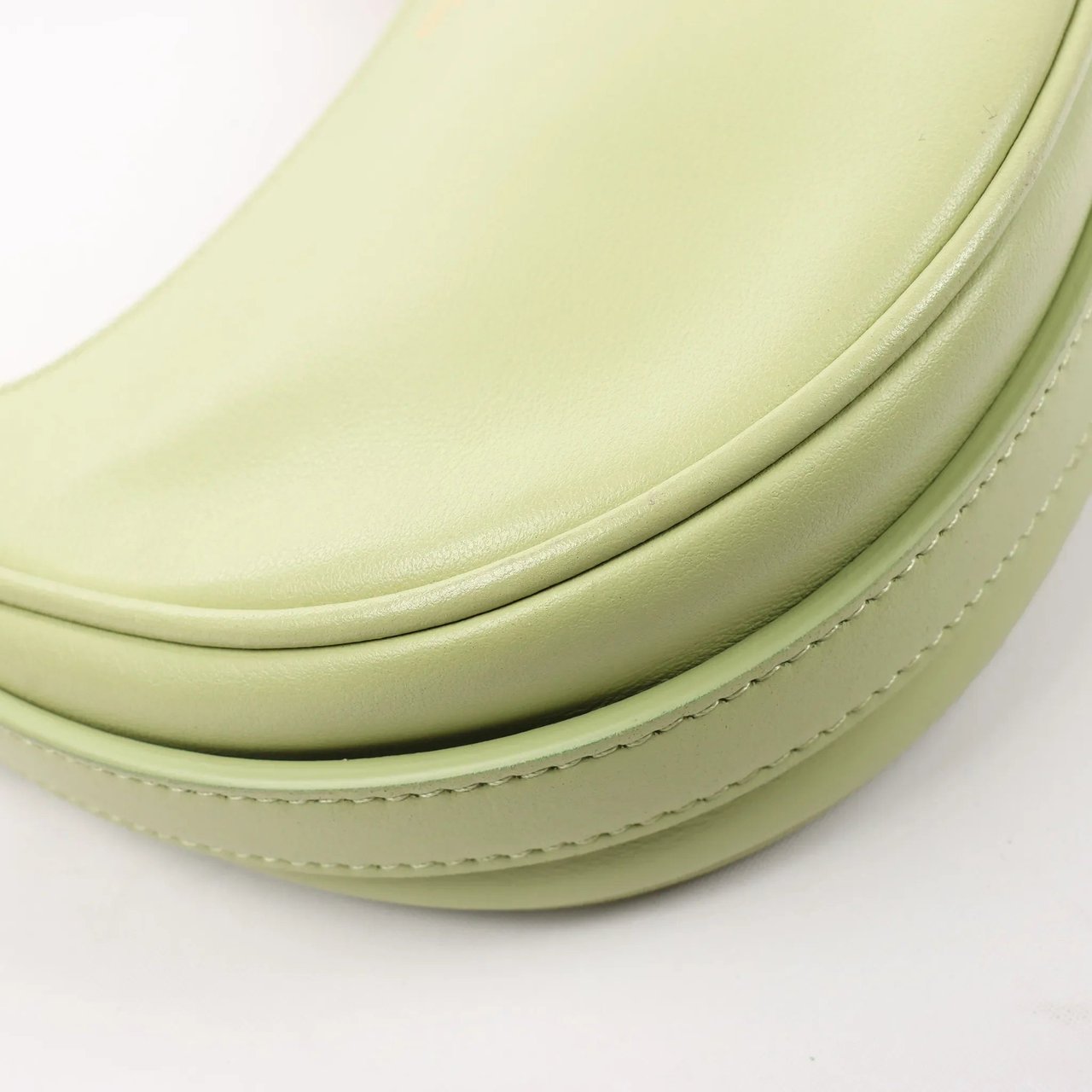 Celine CELINE Ava Leather Shoulder Bag in Green Groen