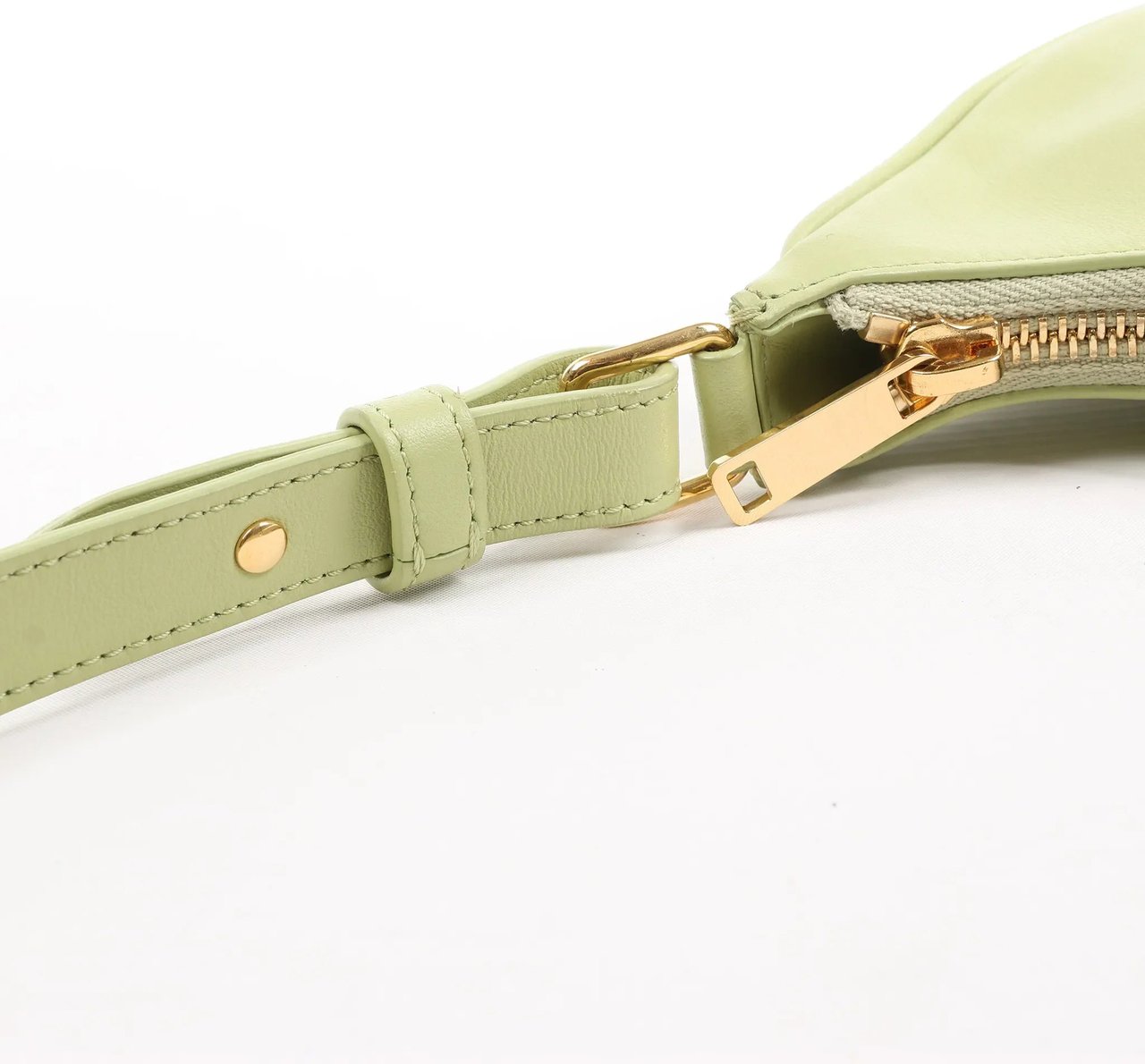 Celine CELINE Ava Leather Shoulder Bag in Green Groen