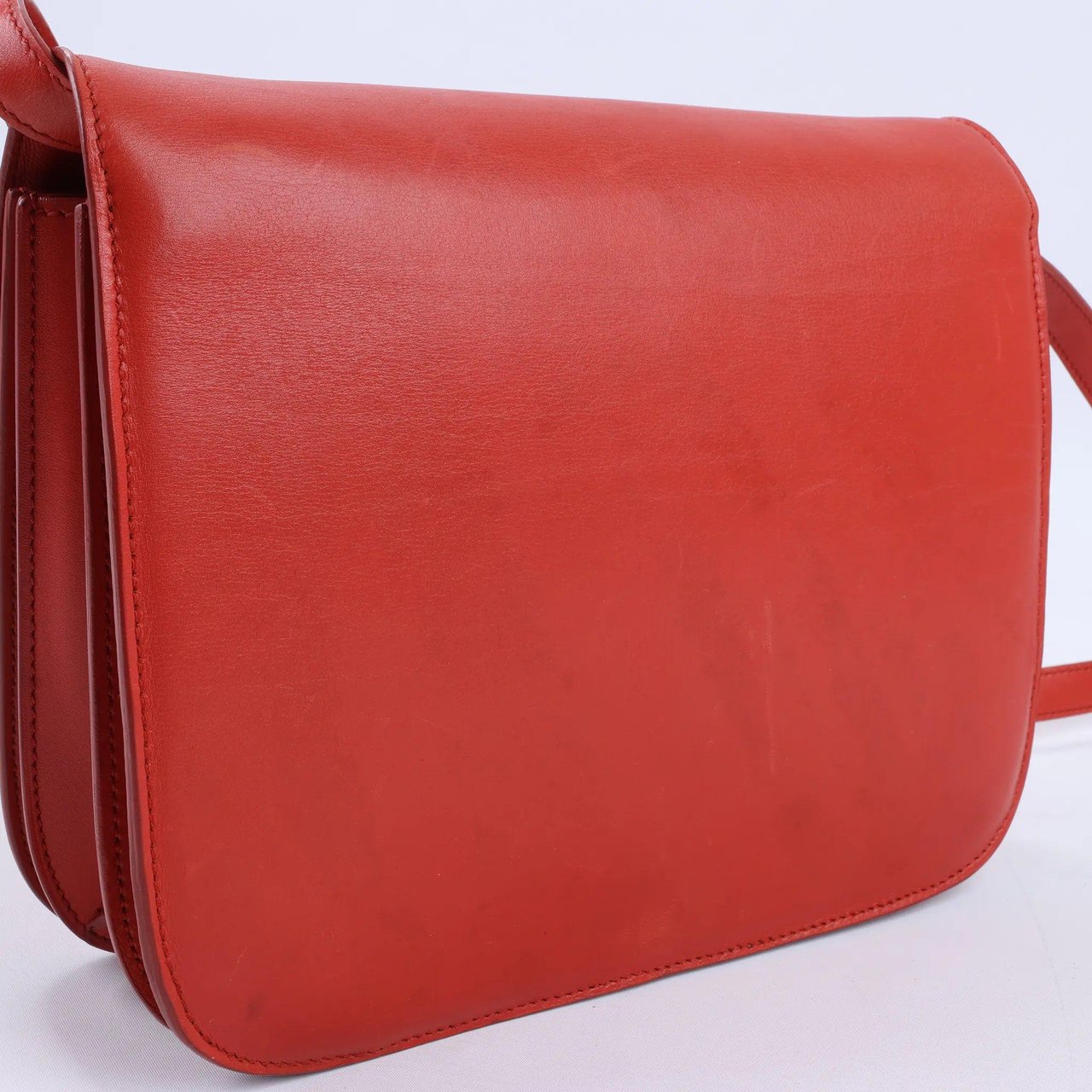 Celine CELINE Classic Box Medium Leather Shoulder Bag in Red Rood