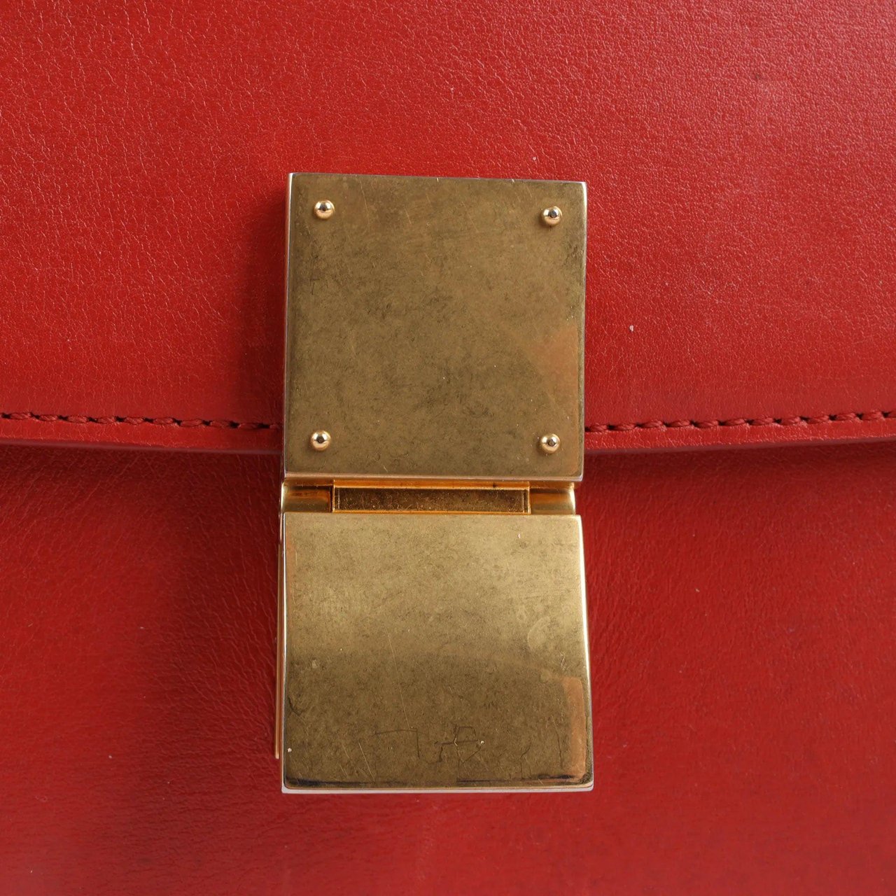 Celine CELINE Classic Box Medium Leather Shoulder Bag in Red Rood