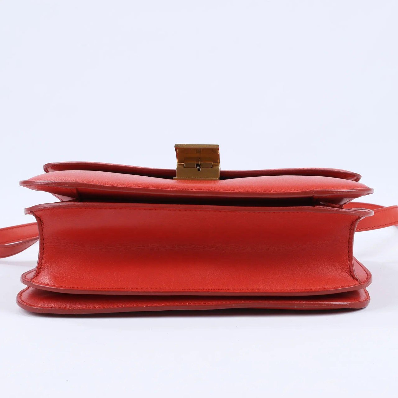 Celine CELINE Classic Box Medium Leather Shoulder Bag in Red Rood