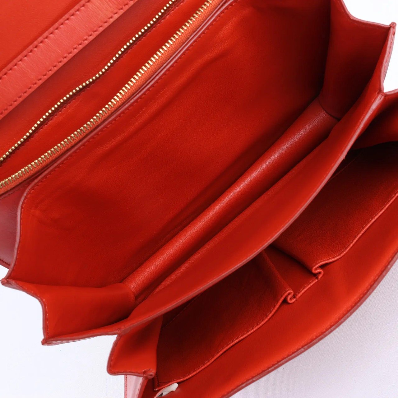 Celine CELINE Classic Box Medium Leather Shoulder Bag in Red Rood