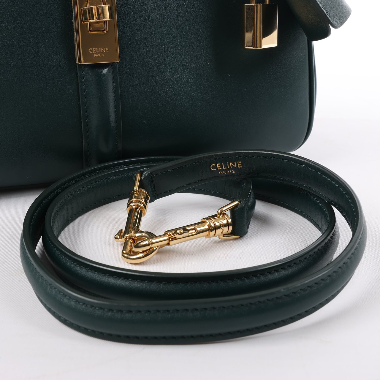 Celine Celine Sac 16 Small Smooth Leather Handbag in Green Groen
