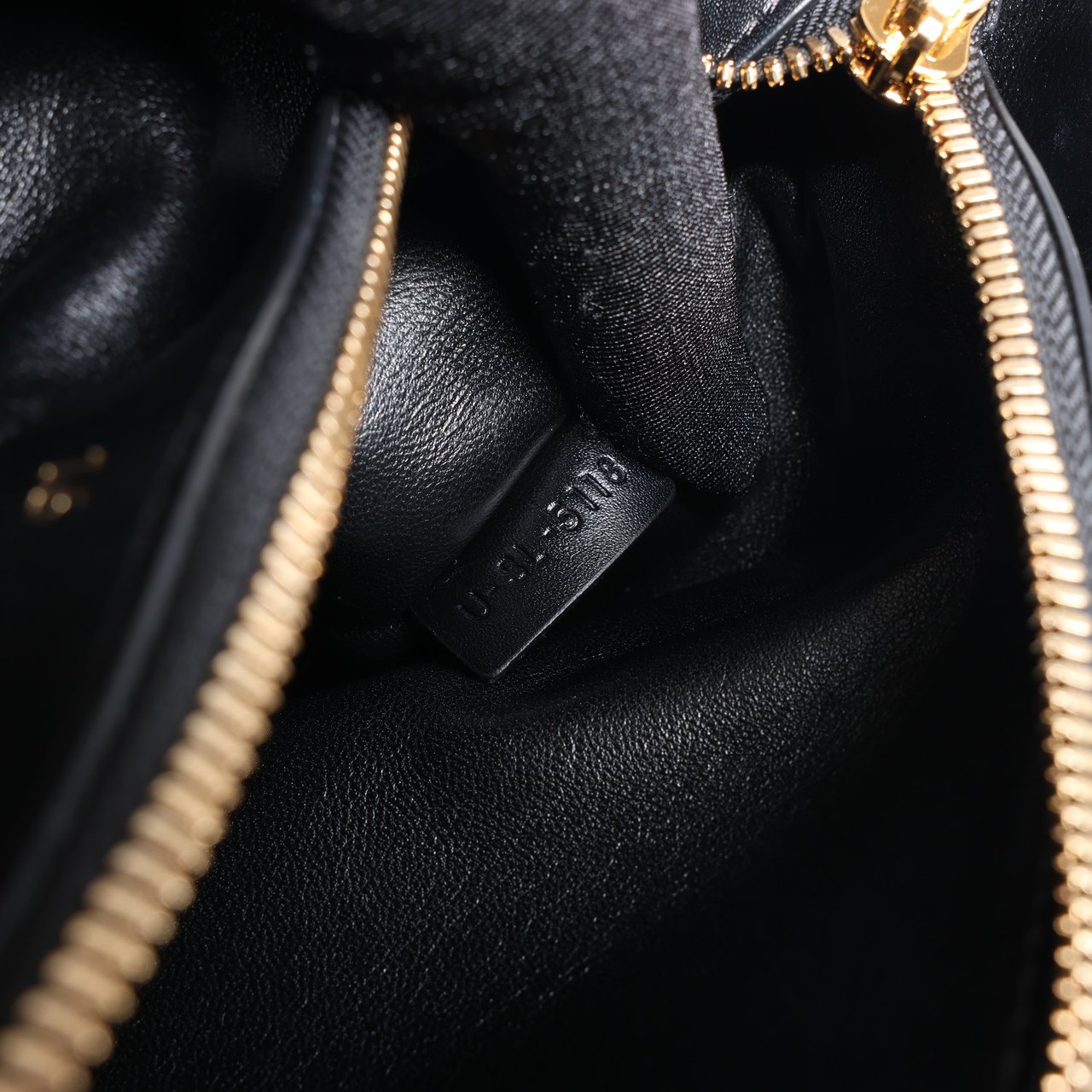 Celine Celine Sac 16 Smooth Leather Medium 2Way Handbag in Black Zwart