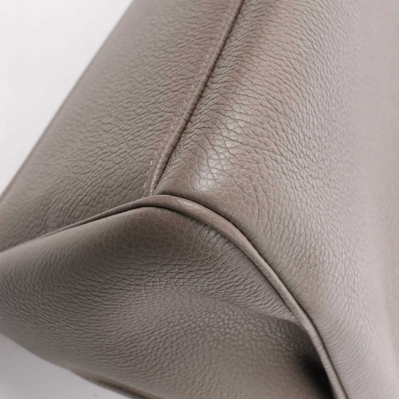 Celine Celine Sac 16 Medium Grained Leather Handbag in Gray Grijs