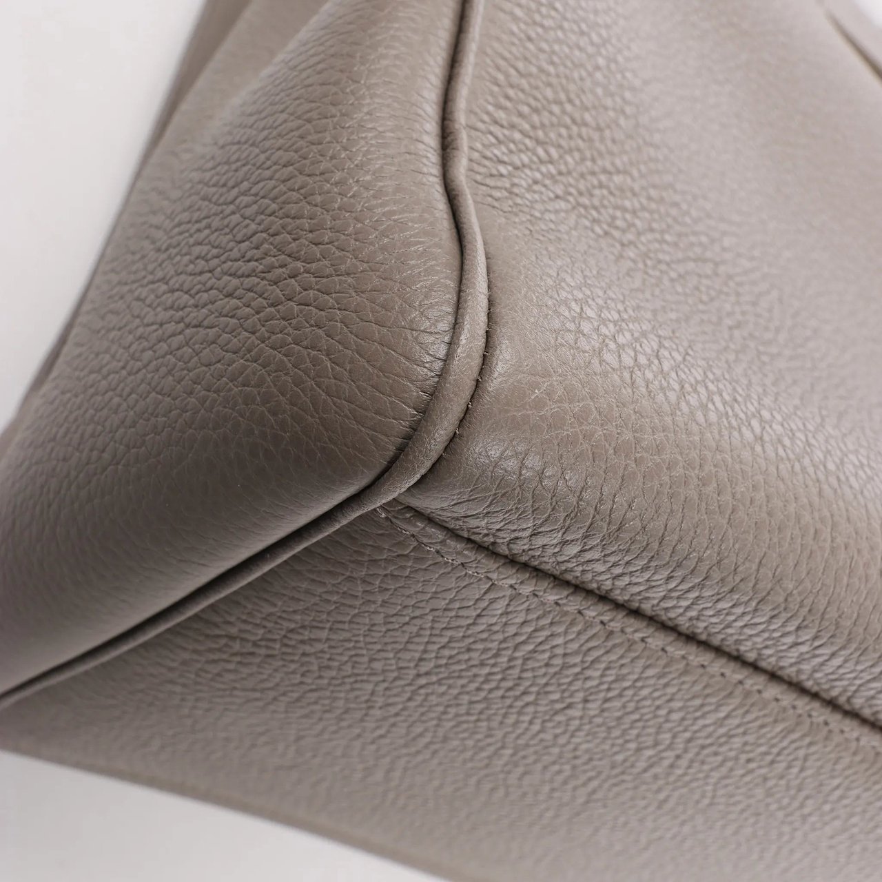 Celine Celine Sac 16 Medium Grained Leather Handbag in Gray Grijs