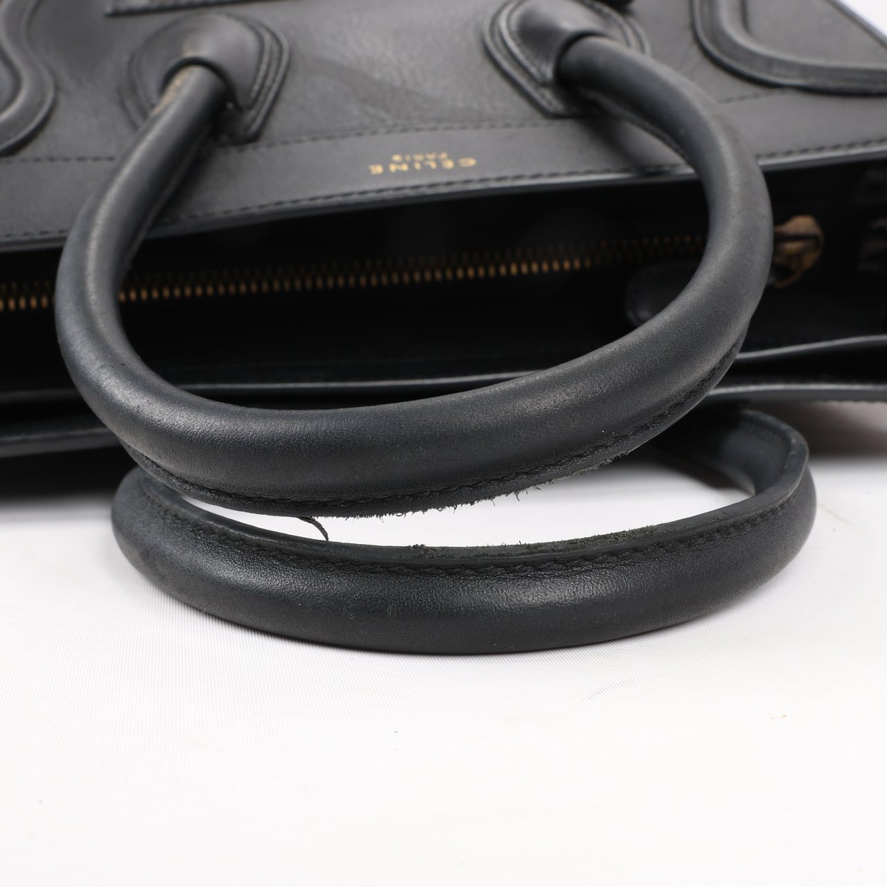 Celine CELINE Luggage Micro Leather Handbag in Black Zwart