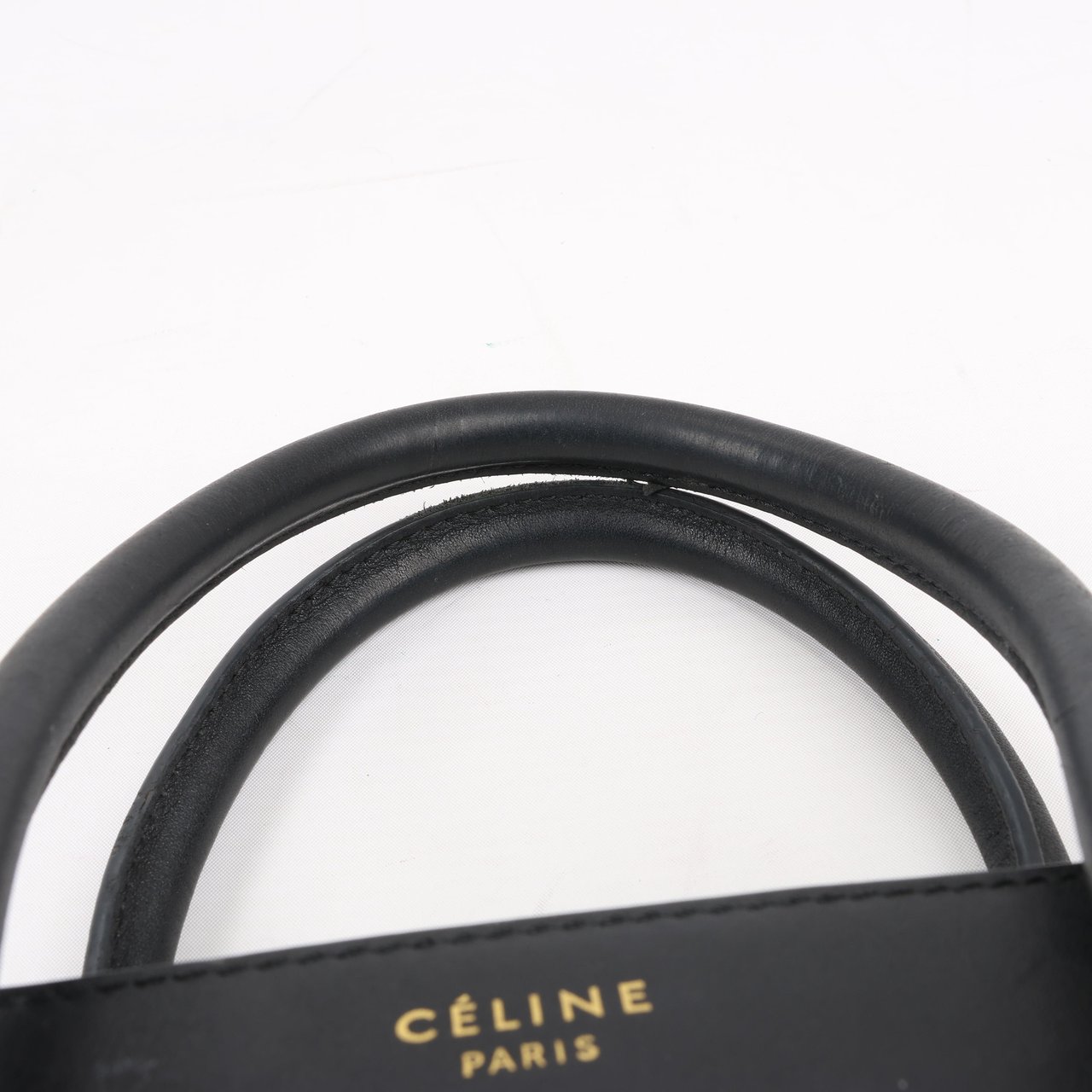 Celine CELINE Luggage Micro Leather Handbag in Black Zwart