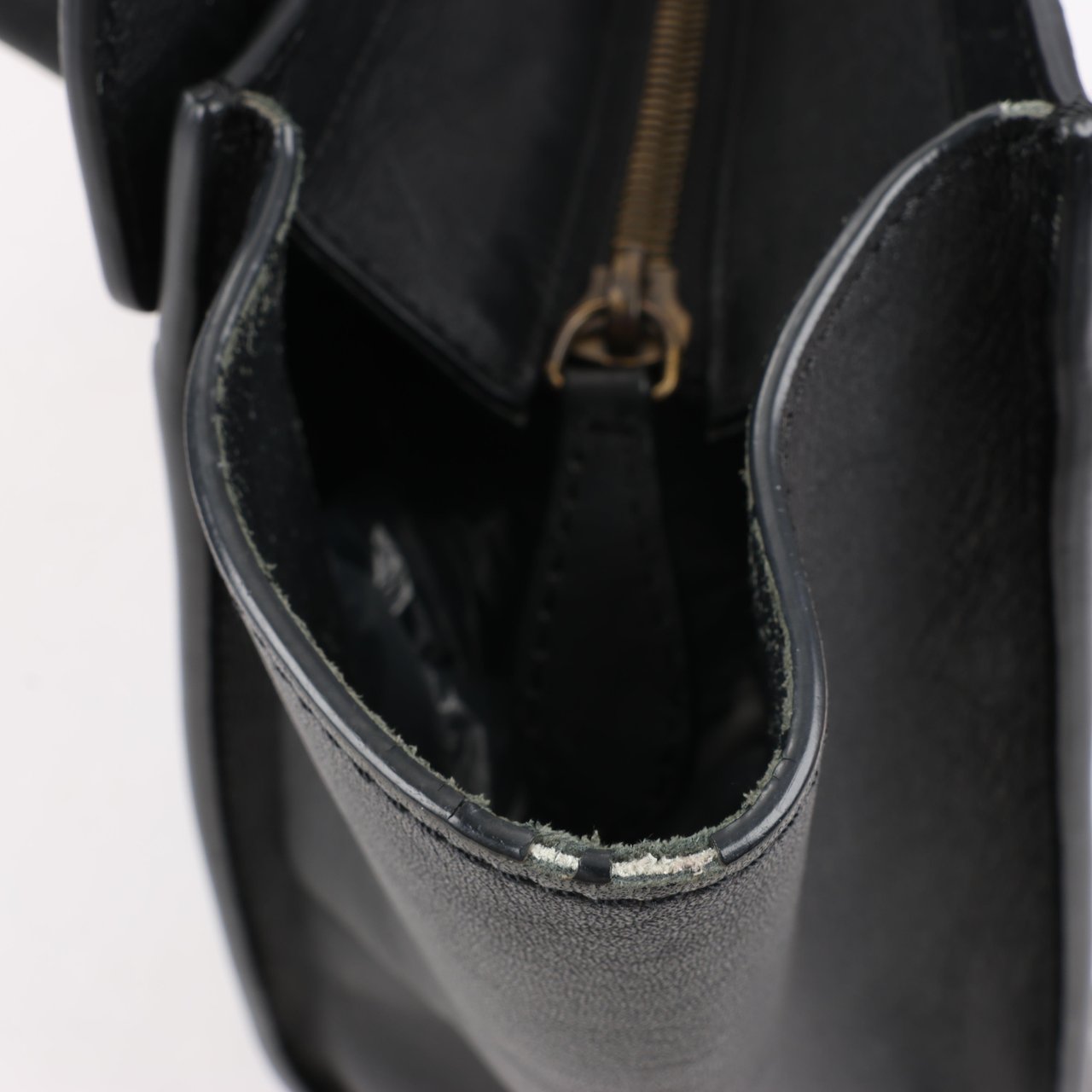 Celine CELINE Luggage Micro Leather Handbag in Black Zwart