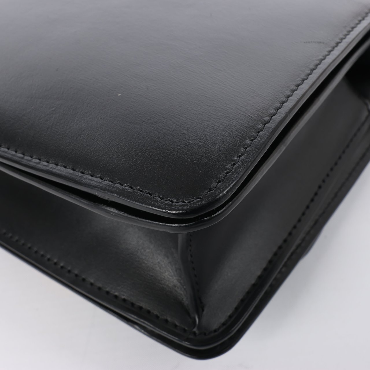 Celine CELINE Classic Box Small Leather Crossbody Bag in Black Zwart