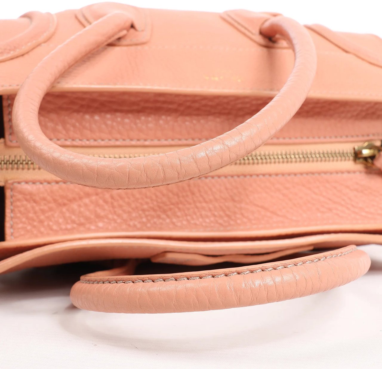 Celine CELINE Luggage Micro Leather Handbag in Pink Roze
